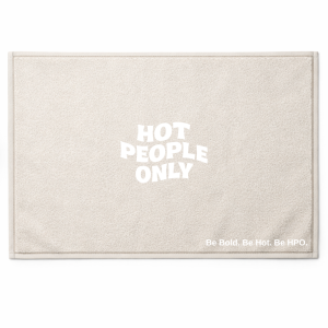 Serviette beige HPO dépliée, texture douce, linge fitness haut de gamme Paris 3e